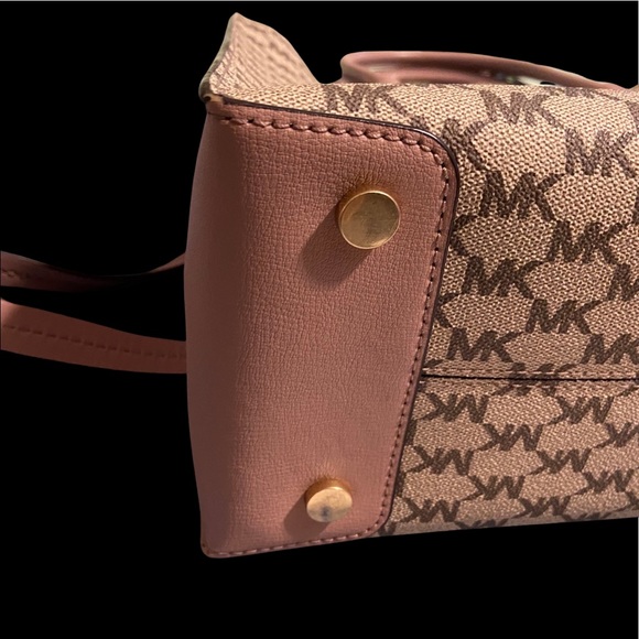 Like new Michael Kors Satchel w/ dust bag - Picture 7 of 10